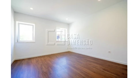 Apartamento T1 para Venda em Carnaxide e Queijas