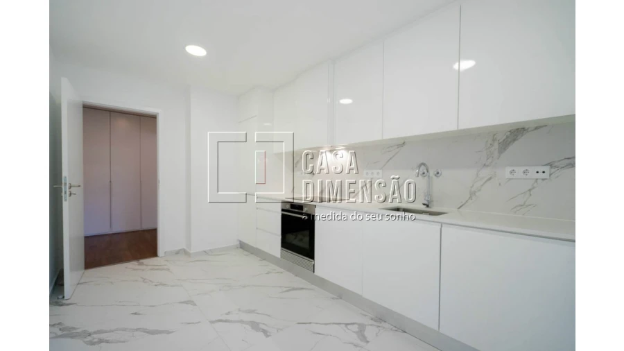 Apartamento T1 para Venda em Carnaxide e Queijas Foto 17