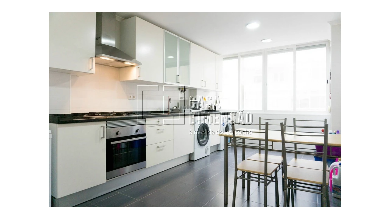 Apartamento T2 para Venda em Algés, Linda-A-Velha e Cruz Quebrada-Dafundo Foto 1