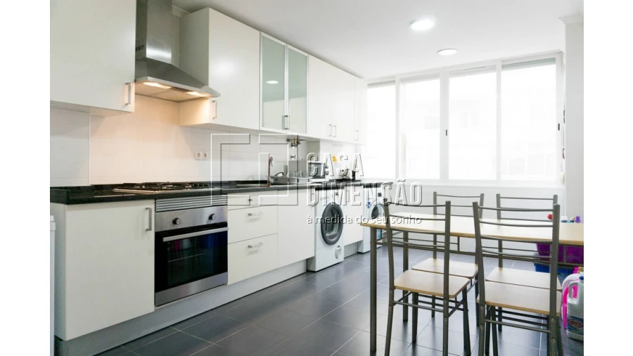 Apartamento T2 para Venda em Algés, Linda-A-Velha e Cruz Quebrada-Dafundo Foto 1