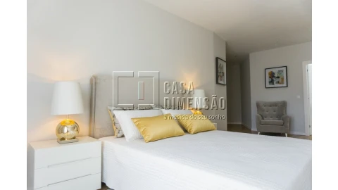 Apartamento T3 para Venda em Carnaxide e Queijas