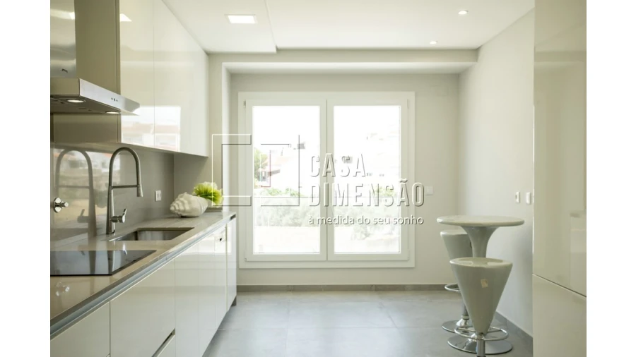 Apartamento T3 para Venda em Carnaxide e Queijas Foto 27