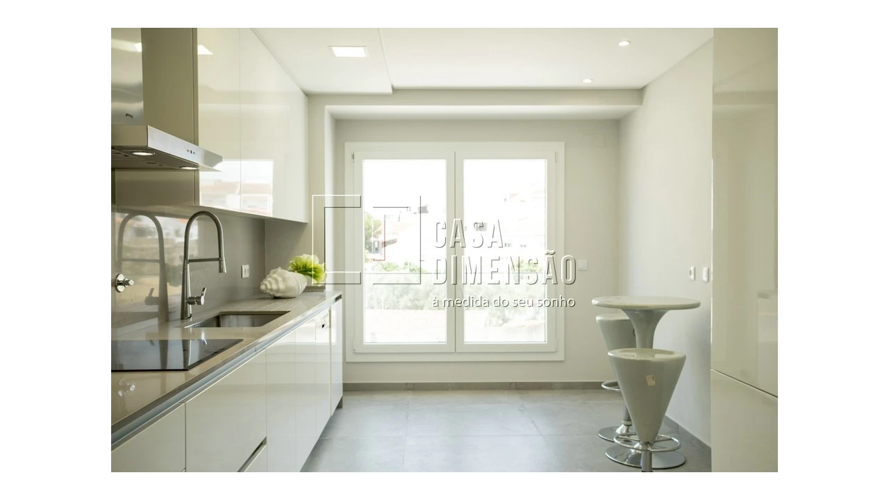 Apartamento T2 para Venda em Carnaxide e Queijas Foto 27