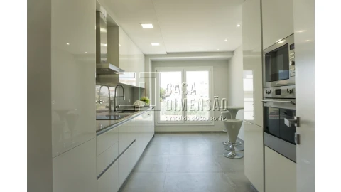 Apartamento T2 para Venda em Carnaxide e Queijas