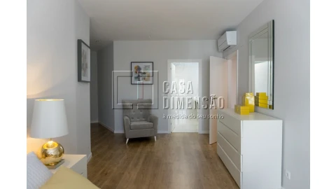 Apartamento T2 para Venda em Carnaxide e Queijas