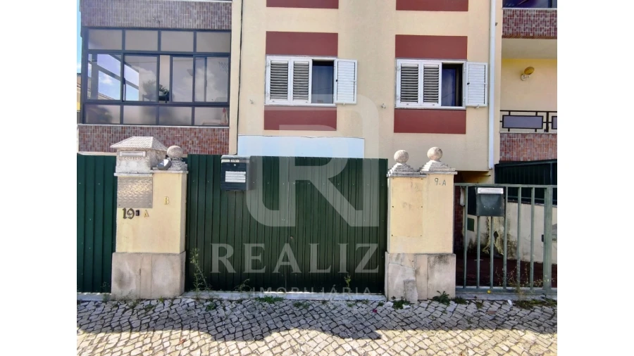 Apartamento T2 para Venda em Corroios Foto 9