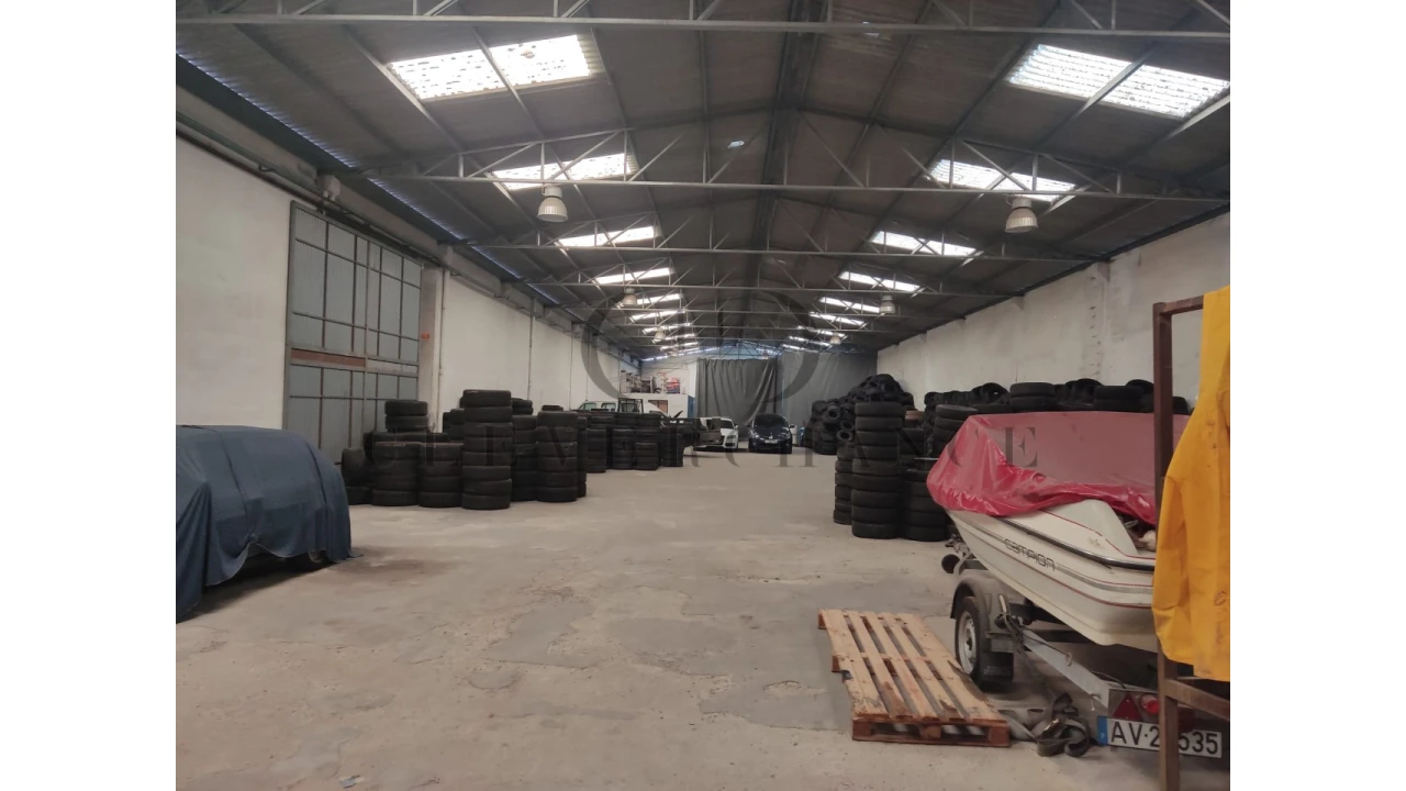 Armazém para Venda em Grijó e Sermonde Foto 2