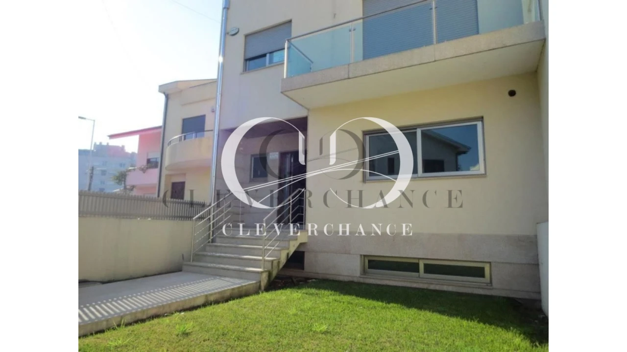 Moradia T4 para Venda em Mafamude e Vilar do Paraíso Foto 1