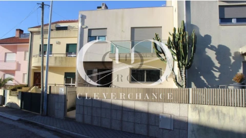 Moradia T4 para Venda em Mafamude e Vilar do Paraíso