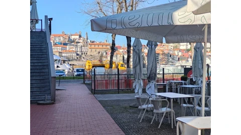 Negócio para Cedência de Quotas em Santa Marinha e São Pedro da Afurada