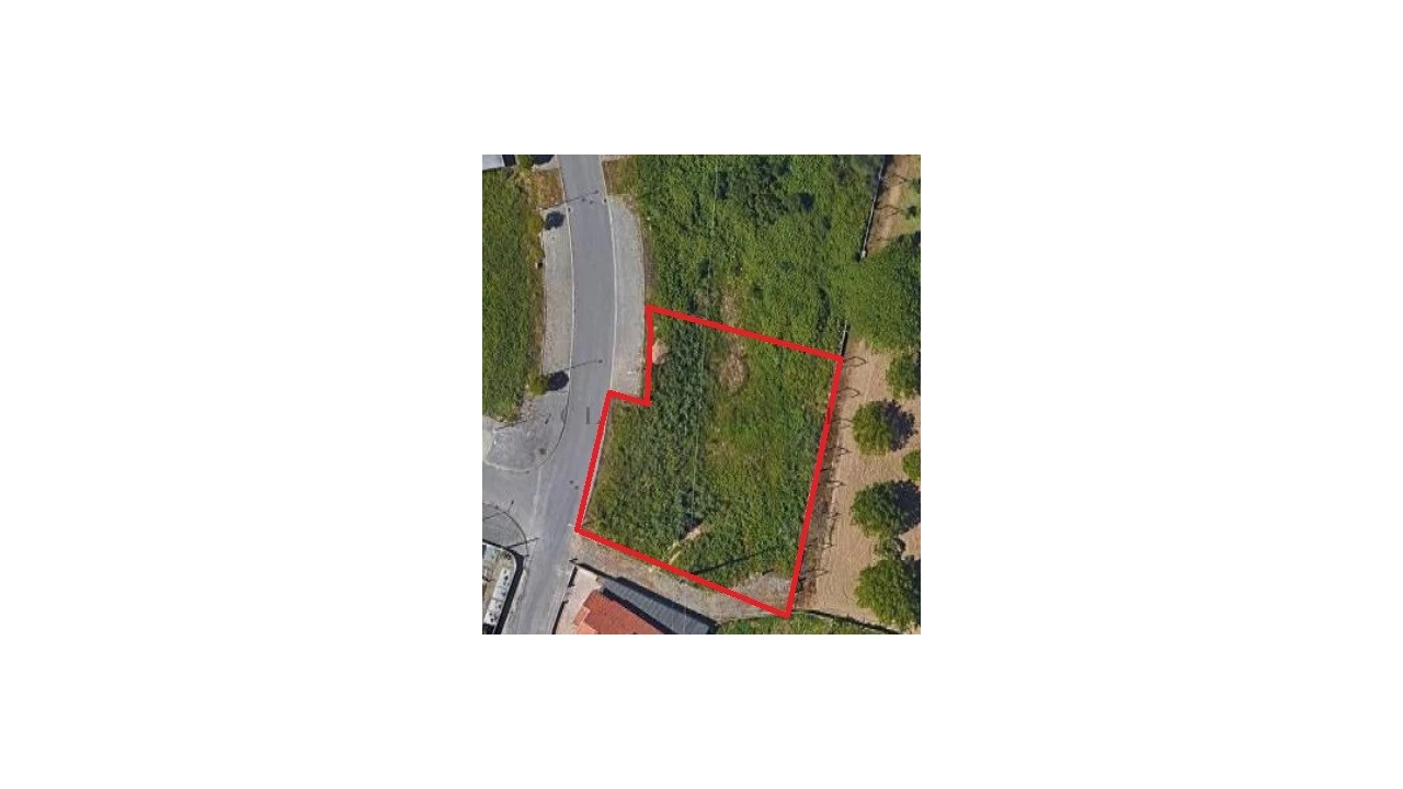 Terreno P/ Prédio para Venda em Argoncilhe Foto 2