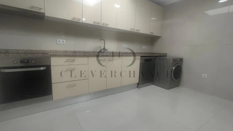 Moradia T1 para Venda em Campanhã