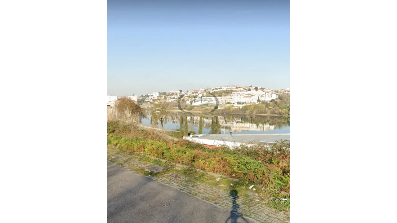 Terreno para Venda em Oliveira do Douro Foto 2