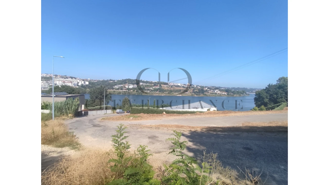 Terreno para Venda em Oliveira do Douro Foto 9