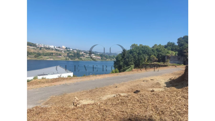 Terreno para Venda em Oliveira do Douro Foto 11