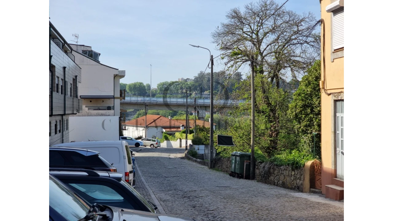 Terreno para Venda em Oliveira do Douro Foto 3