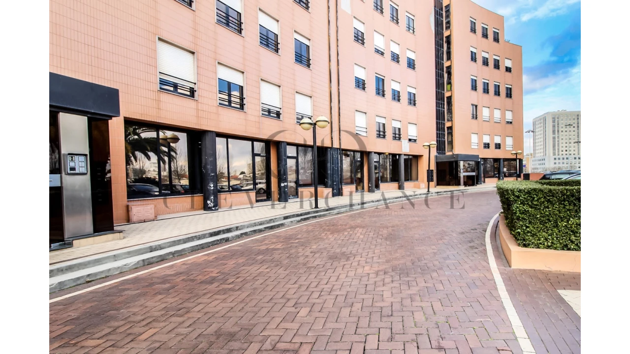 Loja para Arrendamento em Lordelo do Ouro e Massarelos Foto 3