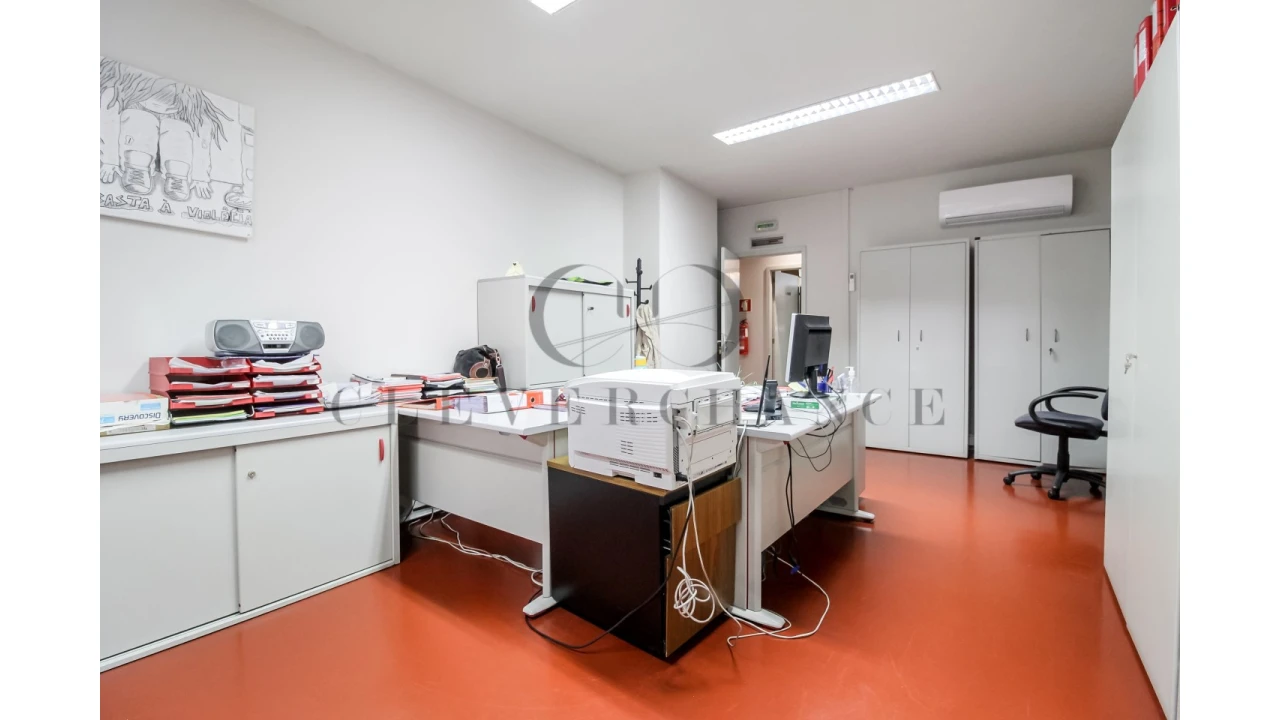 Loja para Arrendamento em Lordelo do Ouro e Massarelos Foto 6