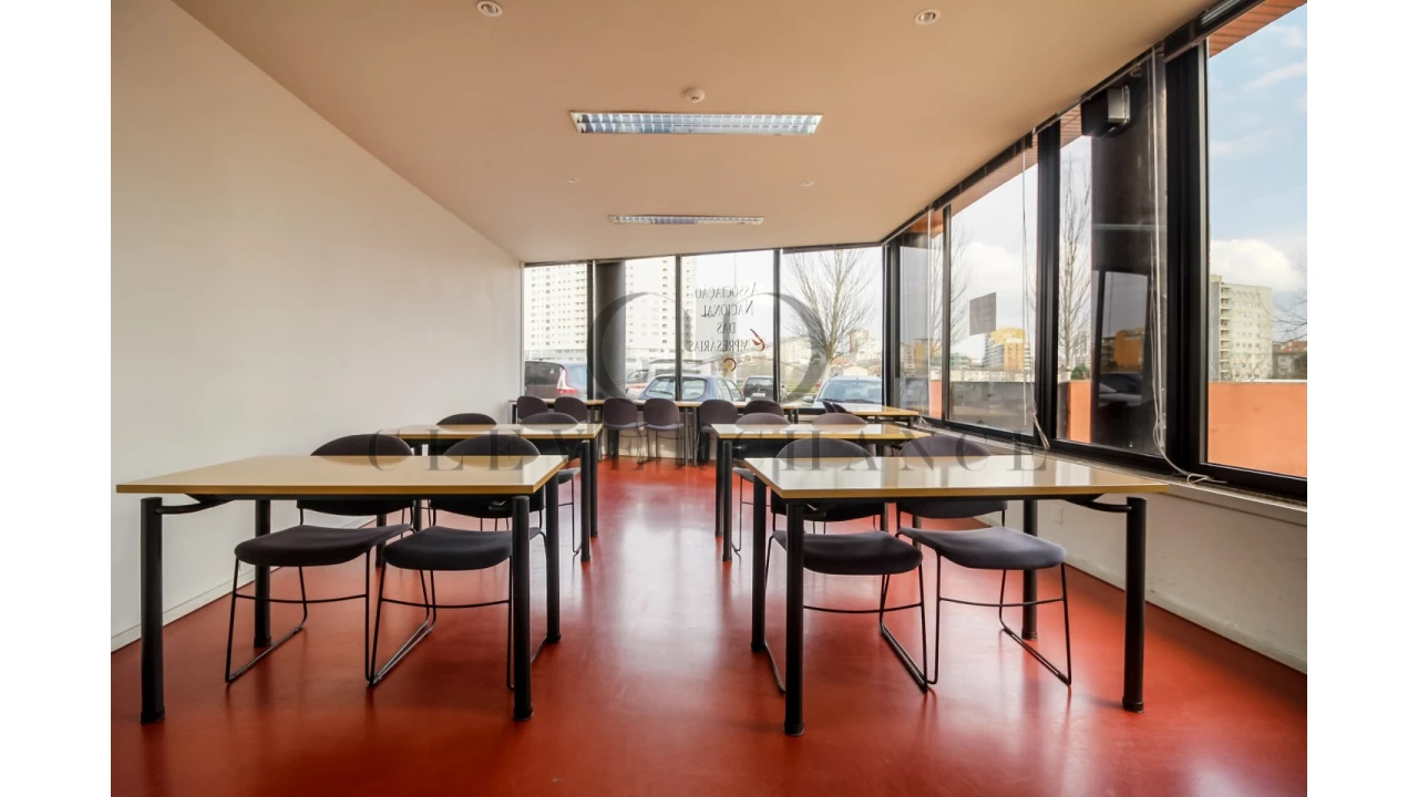 Loja para Arrendamento em Lordelo do Ouro e Massarelos Foto 7