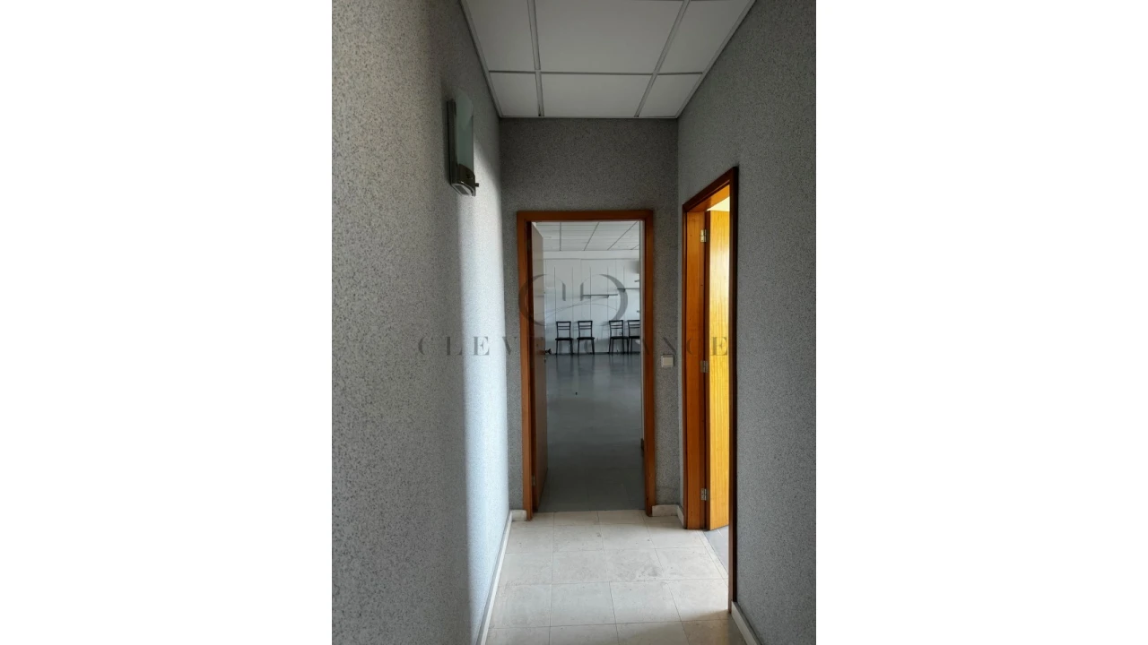 Armazém para Venda em Milheiros Foto 9