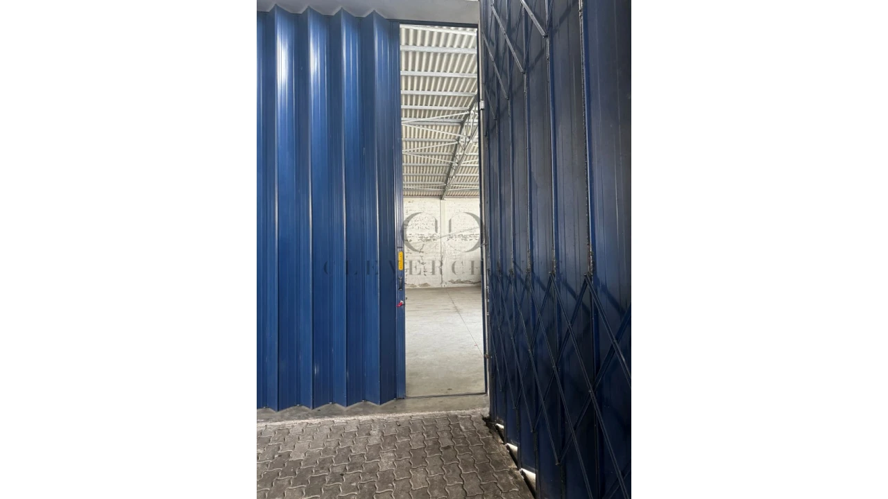 Armazém para Venda em Milheiros Foto 12