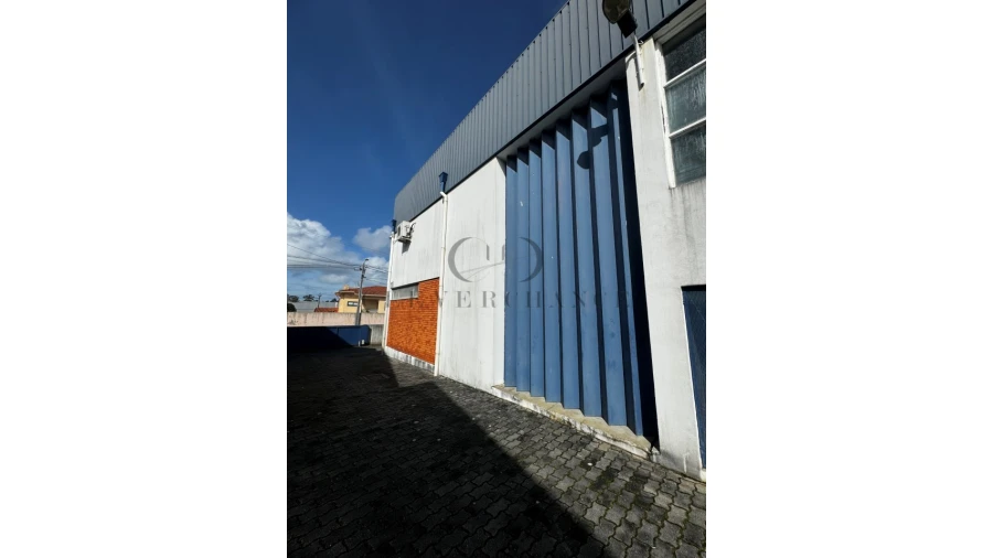 Armazém para Venda em Milheiros Foto 3