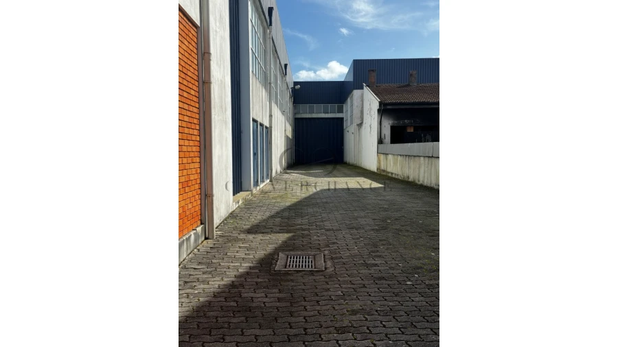 Armazém para Venda em Milheiros Foto 6