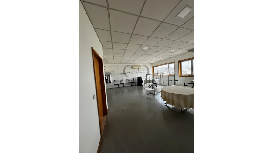 Armazém para Venda em Milheiros Foto 8