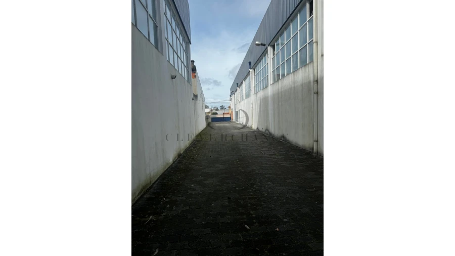 Armazém para Venda em Milheiros Foto 11