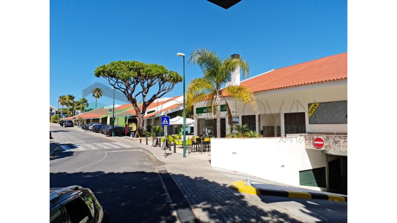 Loja para Arrendamento em Quarteira Foto 4