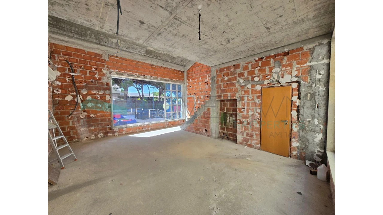 Loja para Arrendamento em Quarteira Foto 8