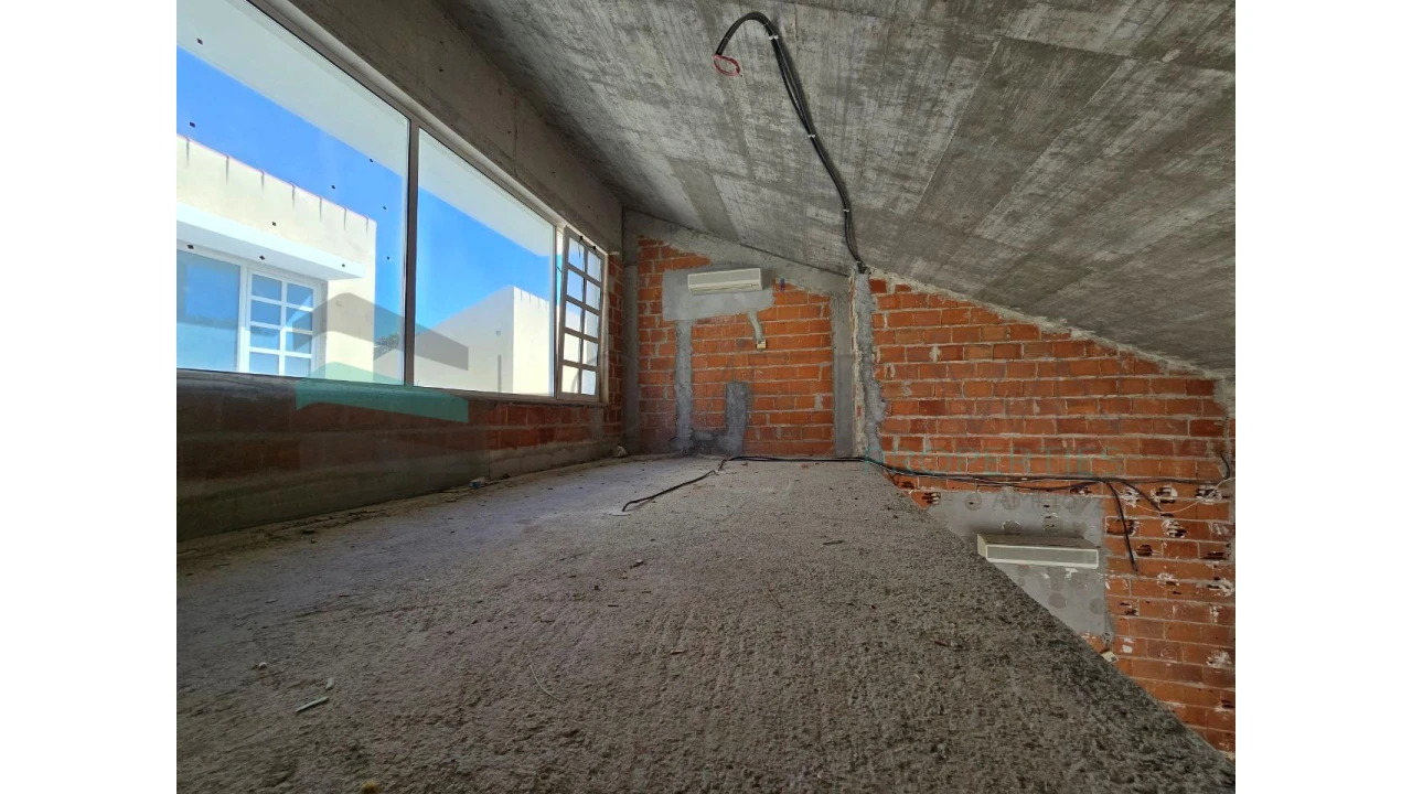 Loja para Arrendamento em Quarteira Foto 10