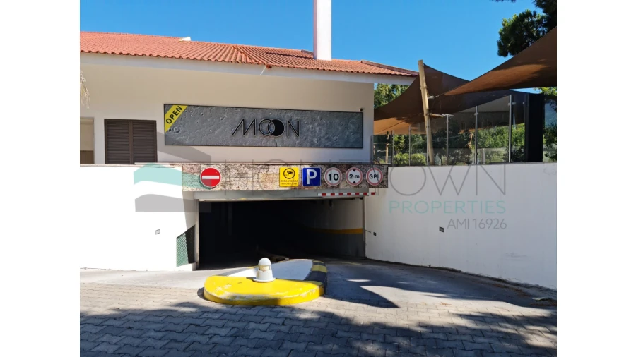 Loja para Arrendamento em Quarteira Foto 6