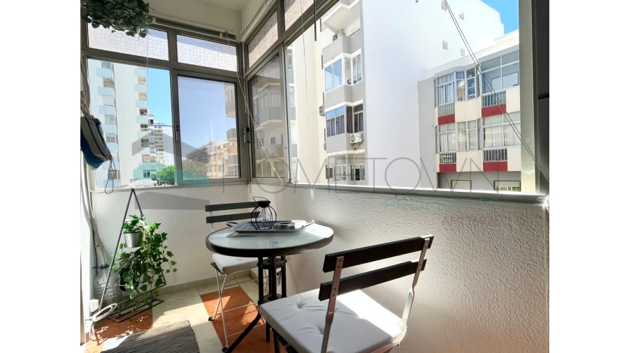Apartamento T1 para Venda em Quarteira Foto 9