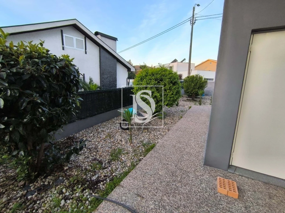 Moradia T3 para Venda em Vilar de Andorinho Foto 23