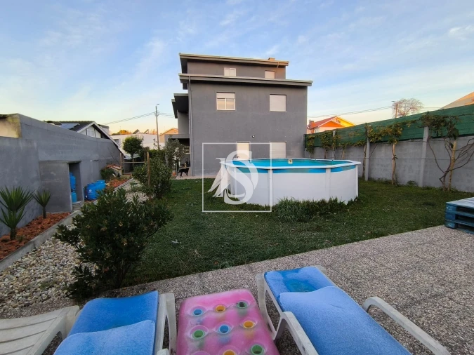 Moradia T3 para Venda em Vilar de Andorinho Foto 11