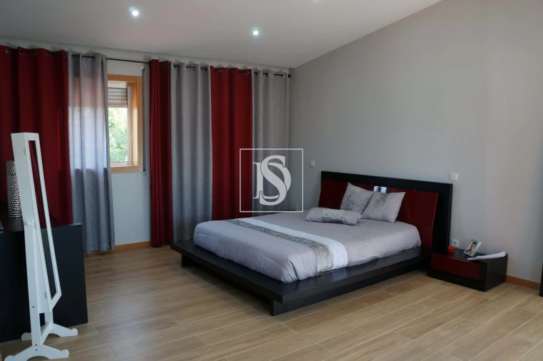 Moradia T3 para Venda em Vilar de Andorinho Foto 31