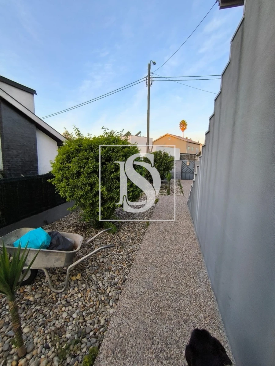 Moradia T3 para Venda em Vilar de Andorinho Foto 9