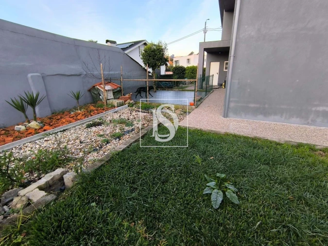 Moradia T3 para Venda em Vilar de Andorinho Foto 12