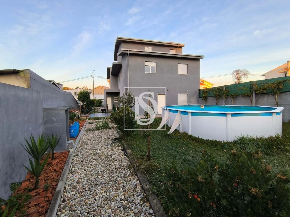 Moradia T3 para Venda em Vilar de Andorinho Foto 26