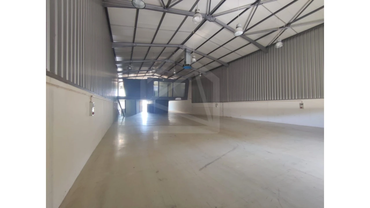 Armazém para Venda em São João da Madeira Foto 4