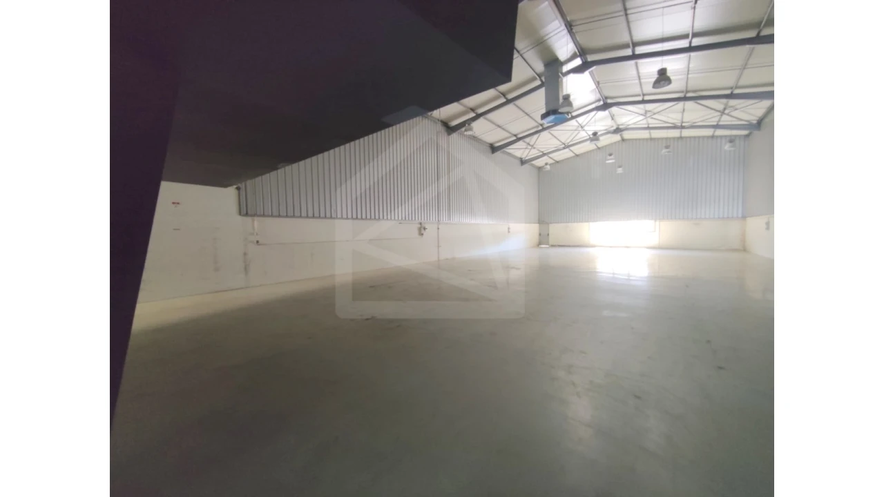 Armazém para Venda em São João da Madeira Foto 5