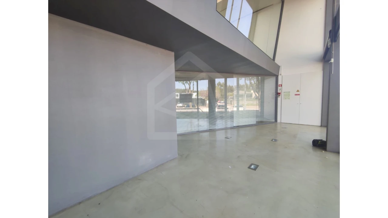 Armazém para Venda em São João da Madeira Foto 9