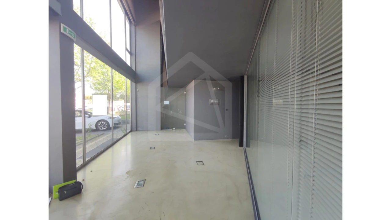 Armazém para Venda em São João da Madeira Foto 10