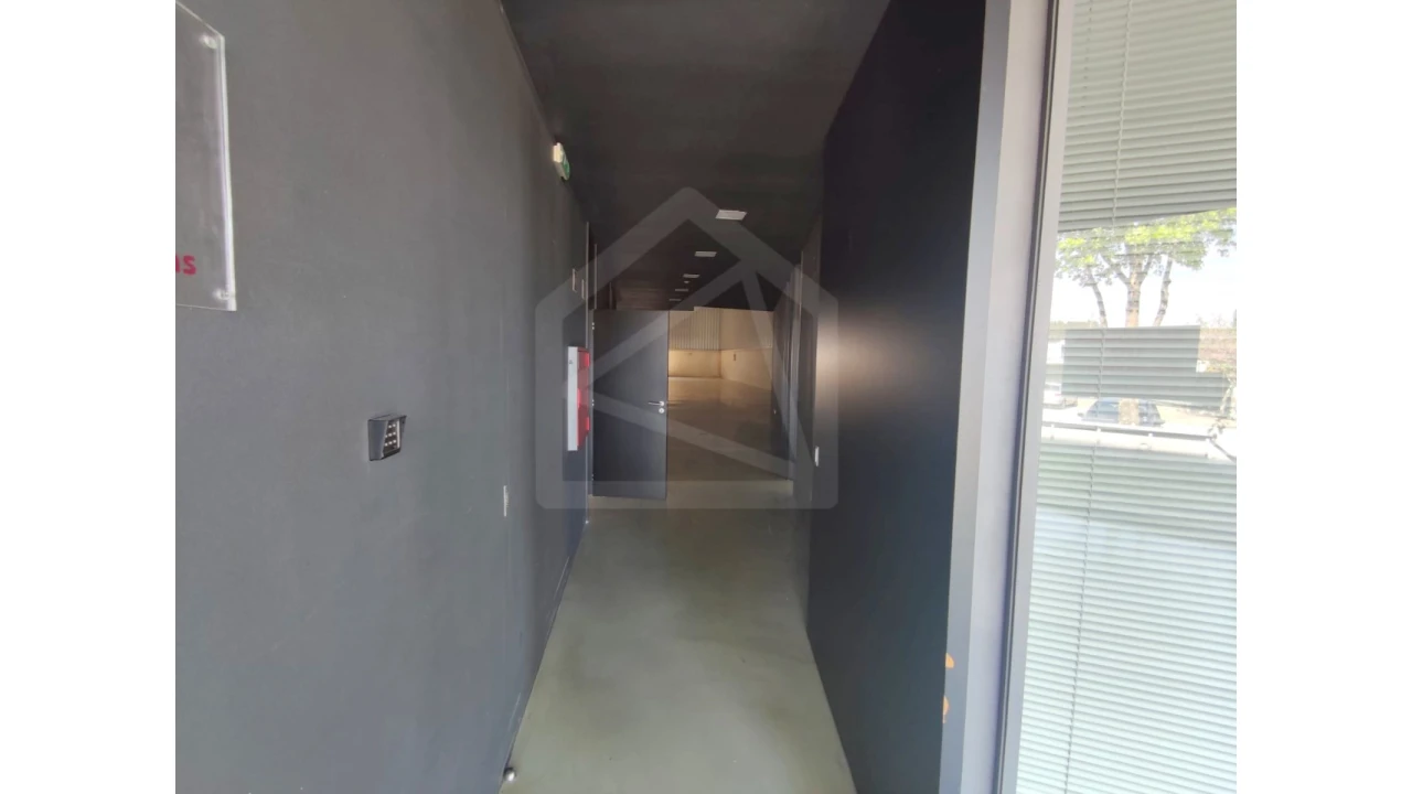 Armazém para Venda em São João da Madeira Foto 11