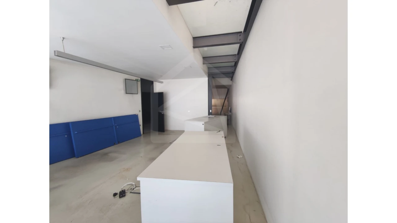 Armazém para Venda em São João da Madeira Foto 14