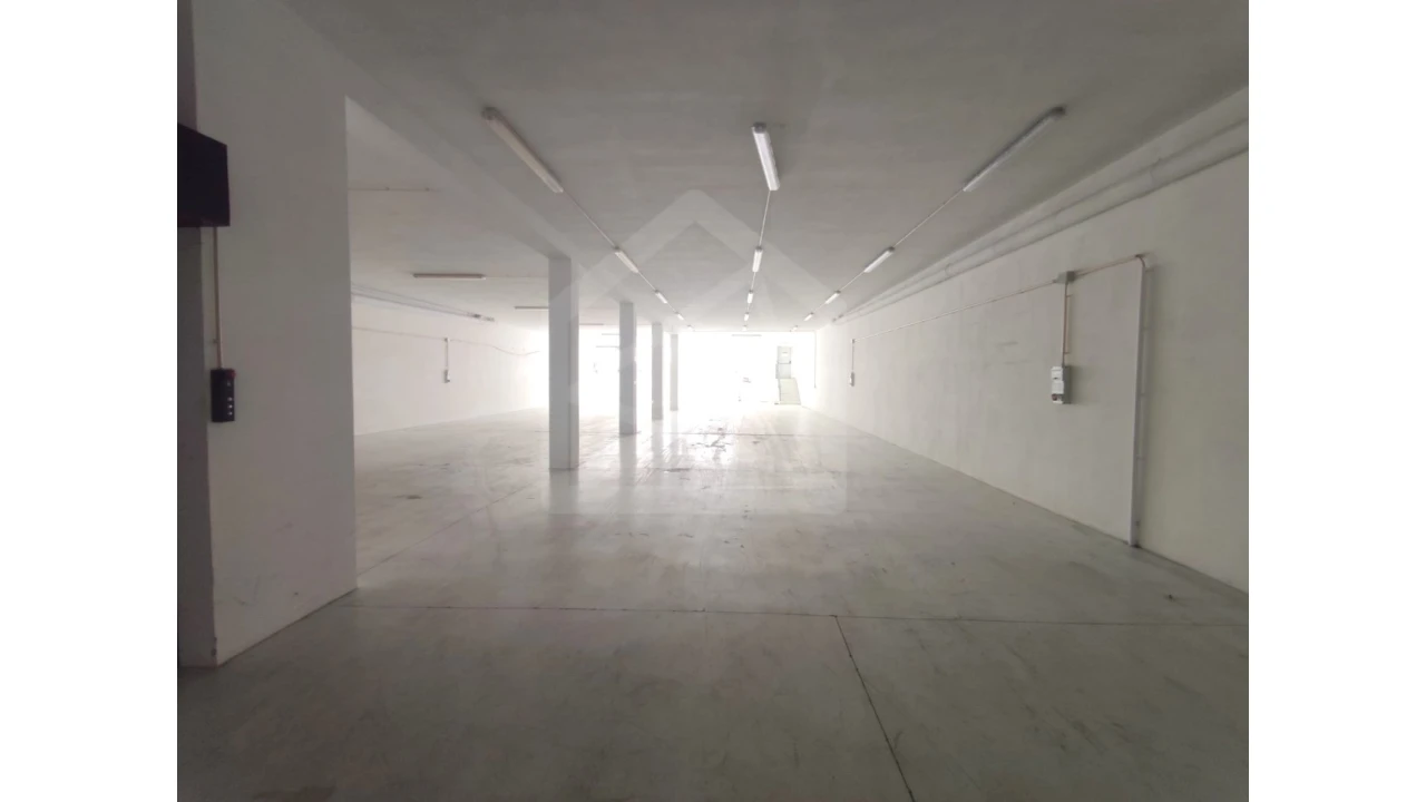 Armazém para Venda em São João da Madeira Foto 26