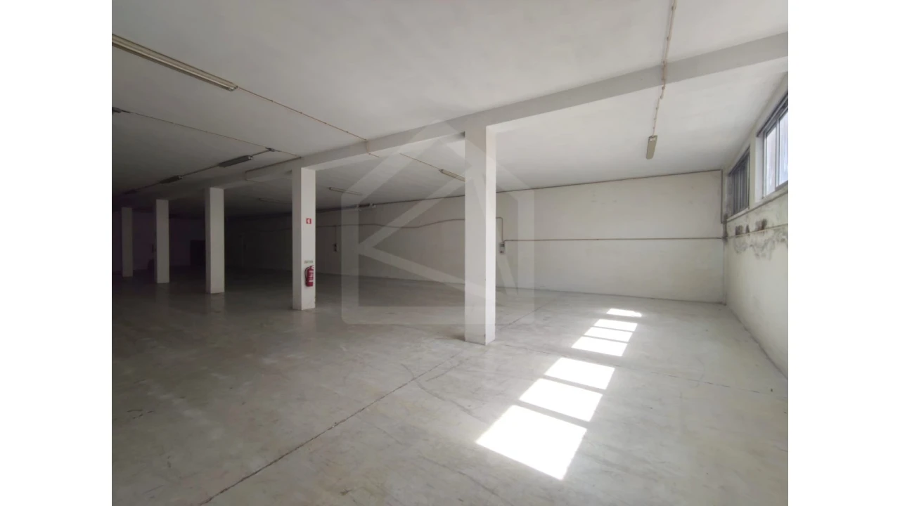 Armazém para Venda em São João da Madeira Foto 27