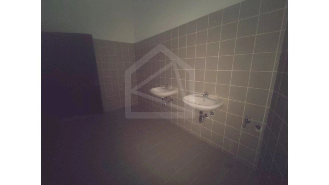 Armazém para Venda em São João da Madeira Foto 28