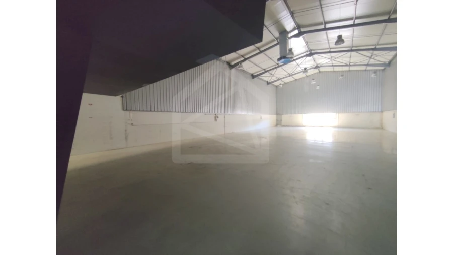 Armazém para Venda em São João da Madeira Foto 5